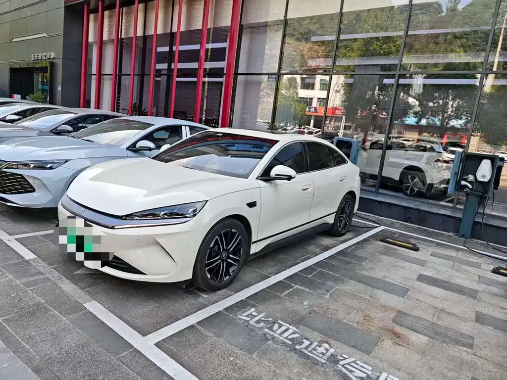 BYD Qin L — фото 1