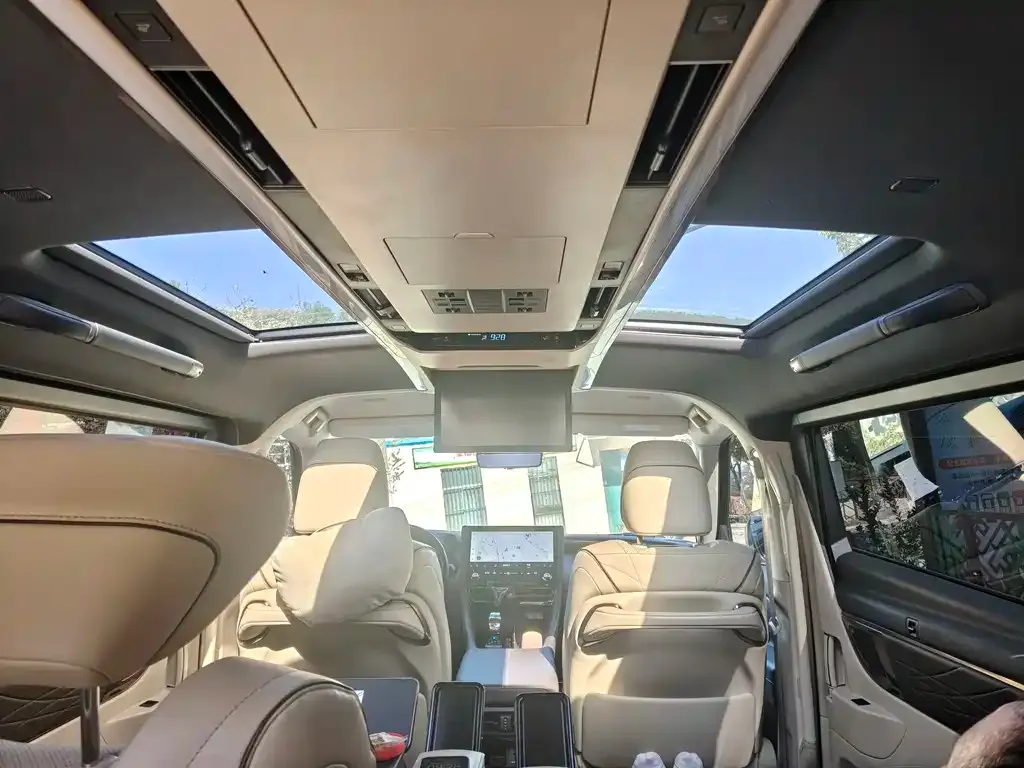 Toyota Vellfire — фото 2