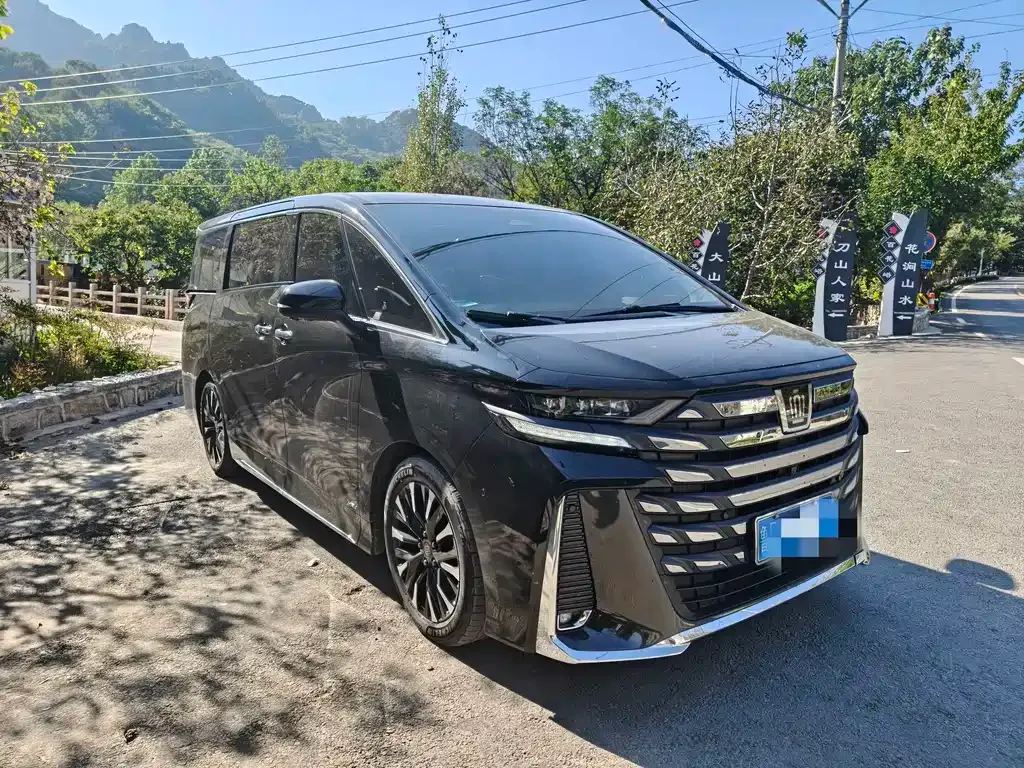 Toyota Vellfire — фото 10