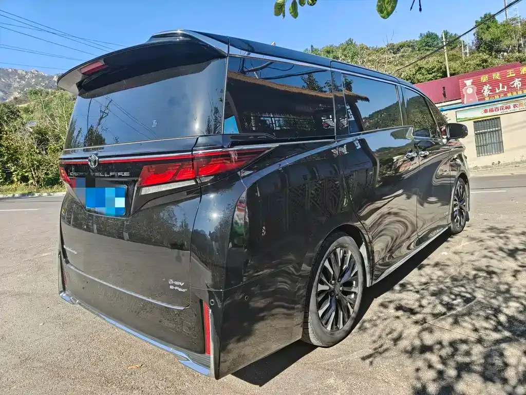 Toyota Vellfire — фото 6