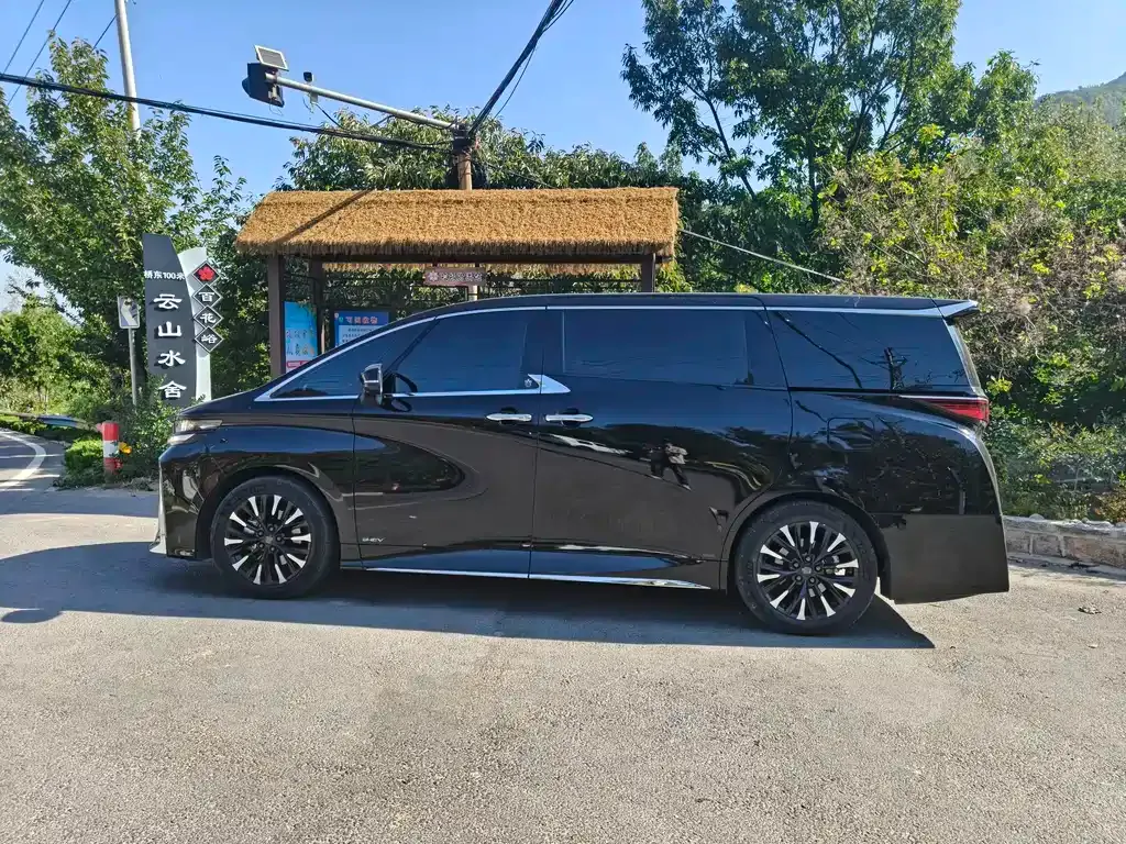 Toyota Vellfire — фото 8