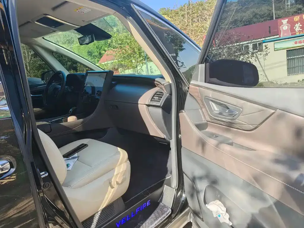 Toyota Vellfire — фото 5