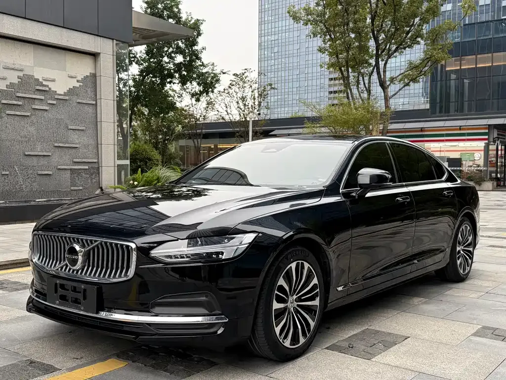 Volvo S90 — фото 1