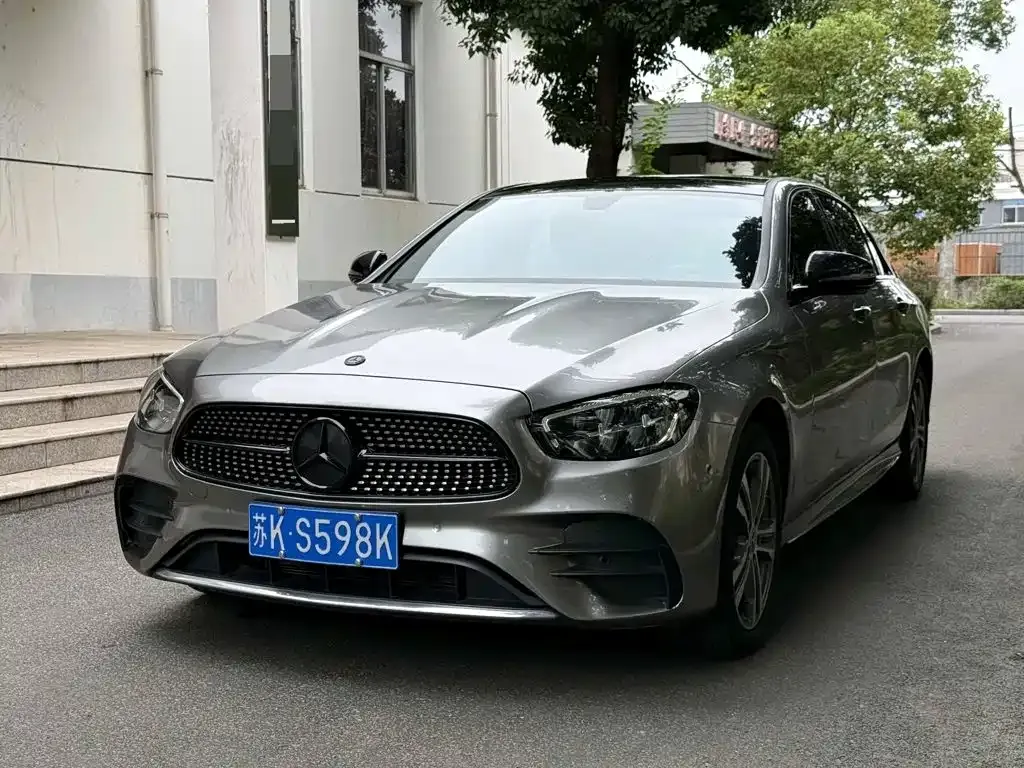 Mercedes-Benz E-Class — фото 1