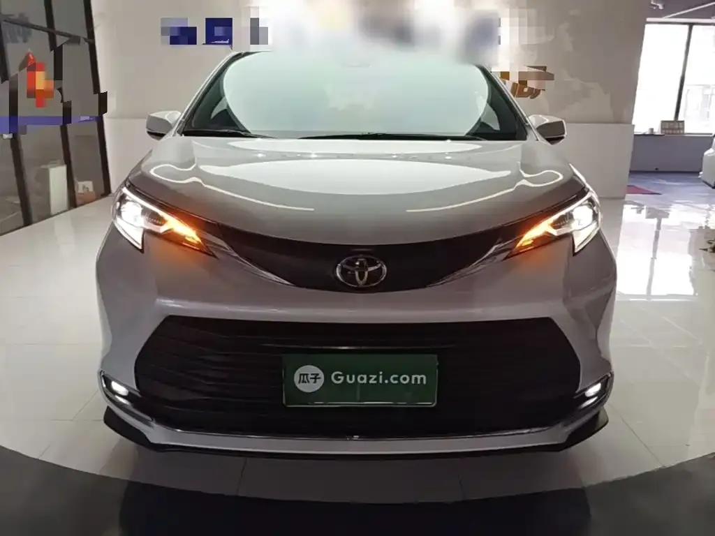 Toyota Sienna — фото 2