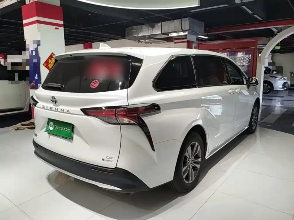 Toyota Sienna — фото 8