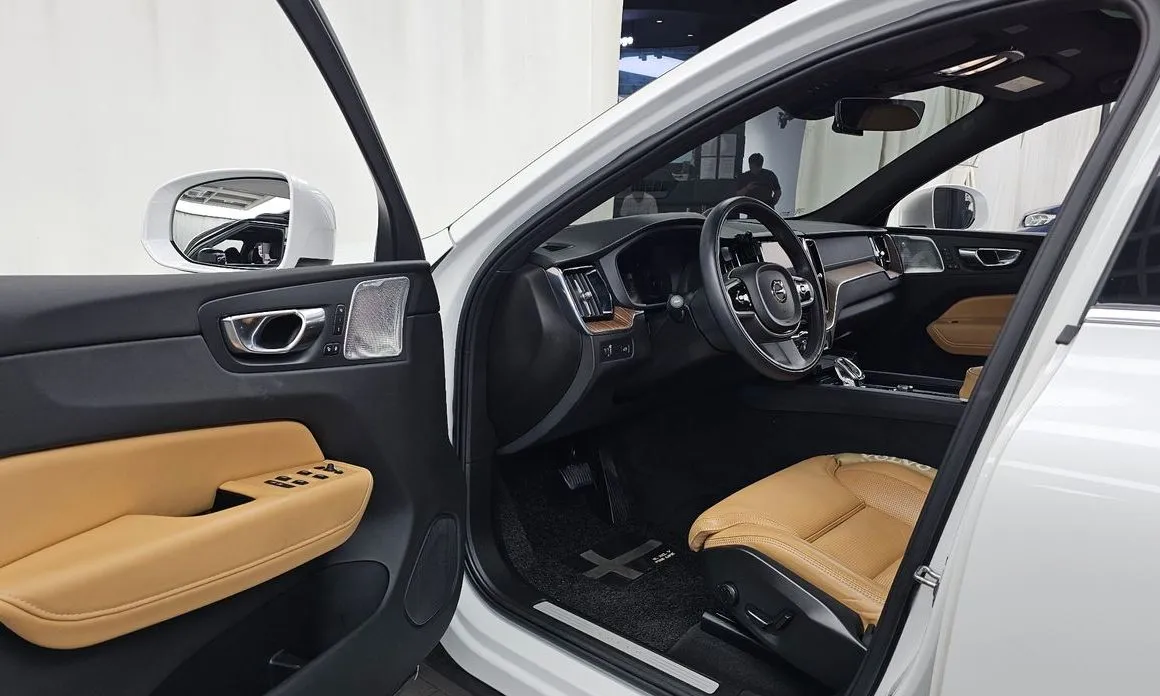 Volvo XC60 — фото 2