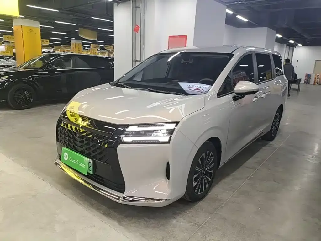 Wuling Xingguang 730 New Energy — фото 1