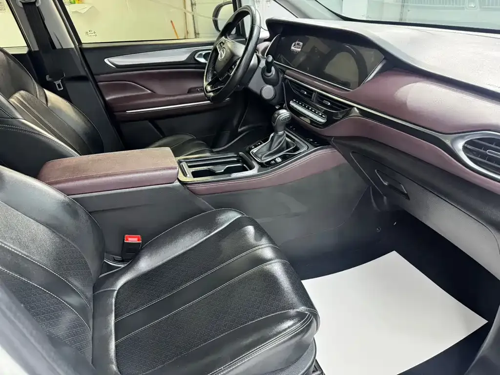 GAC Motor Trumpchi M6 — фото 10