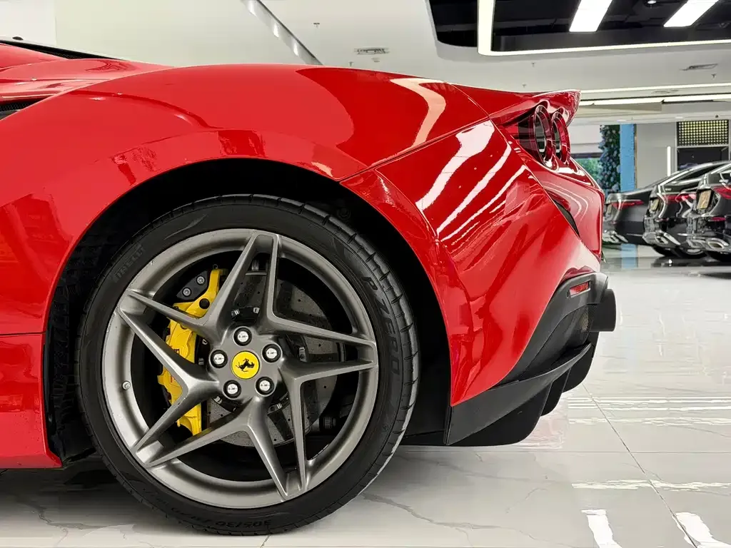 Ferrari F8 — фото 6