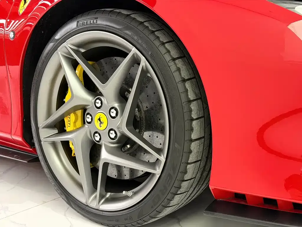 Ferrari F8 — фото 10