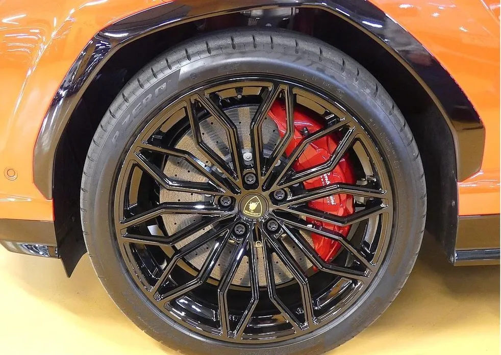 Lamborghini Urus — фото 2