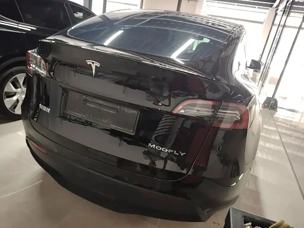 Tesla Model Y — фото 9