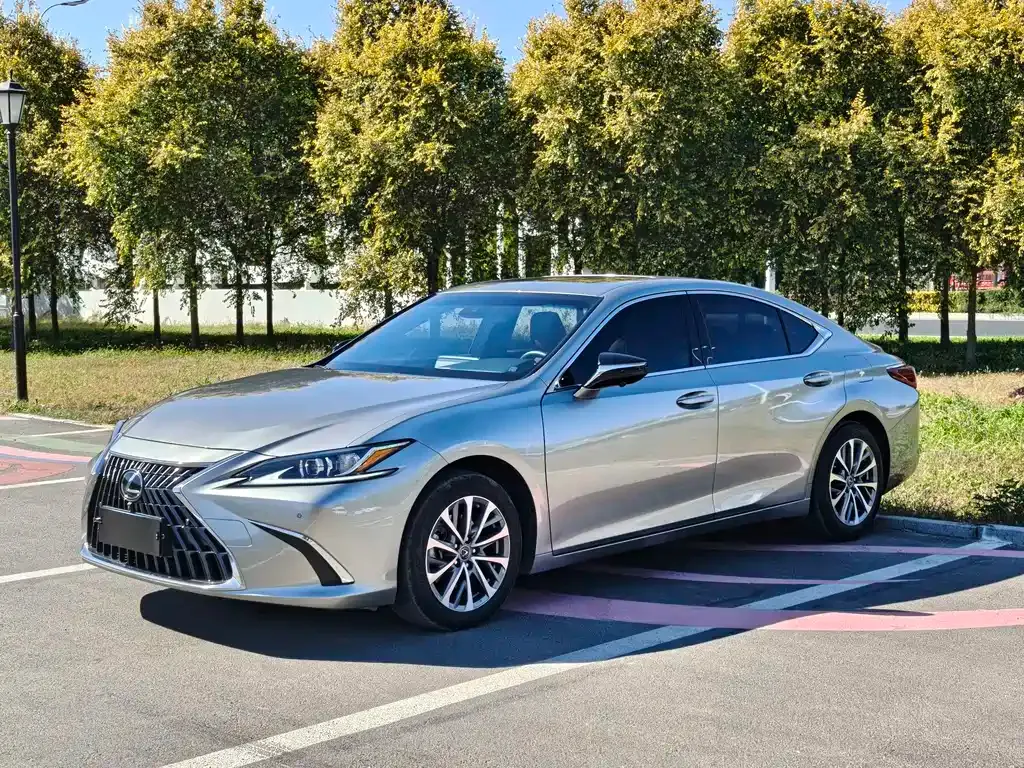 Lexus ES — фото 1
