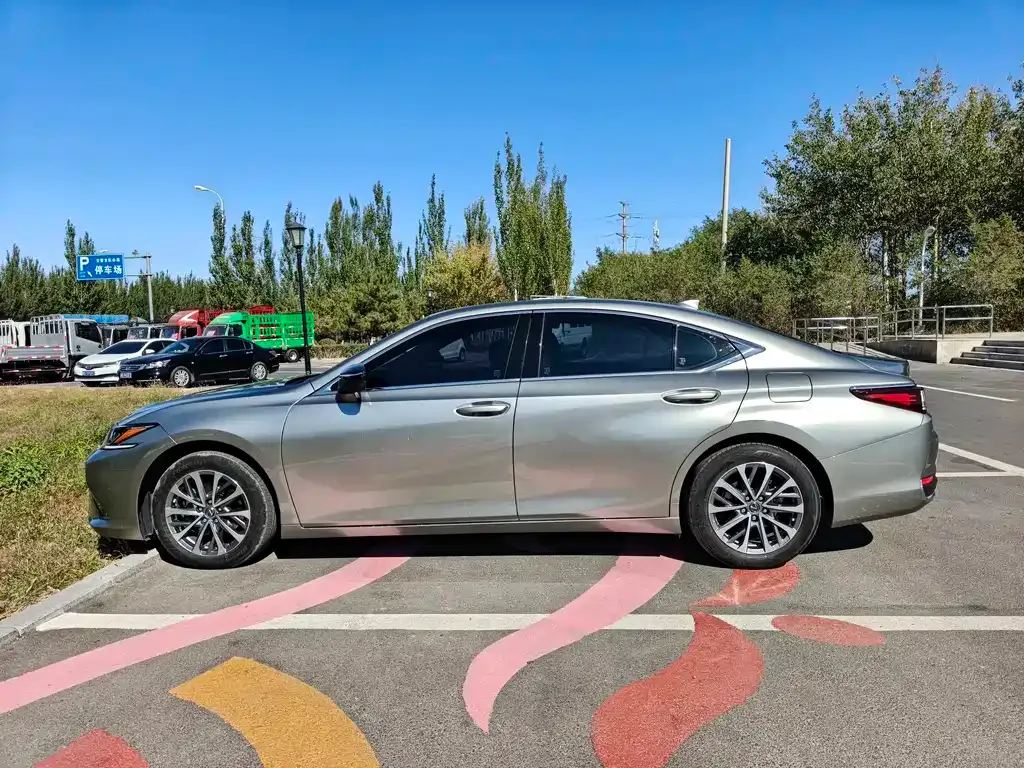 Lexus ES — фото 8