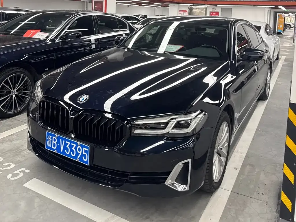 BMW 5 Series — фото 1