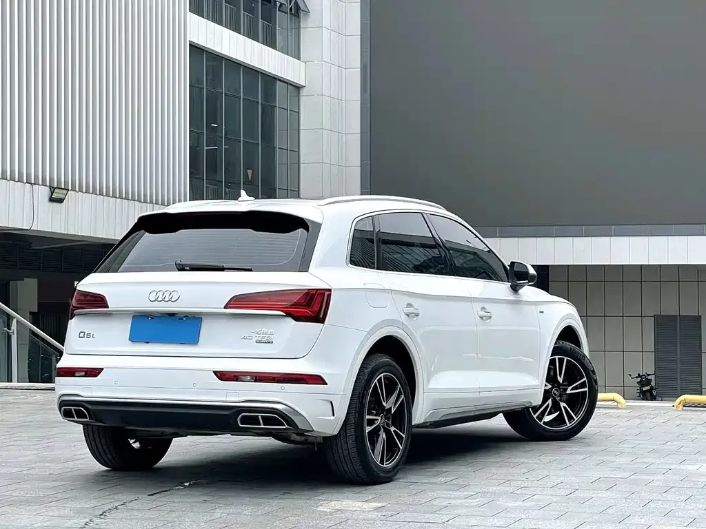 Audi Q5L — фото 2
