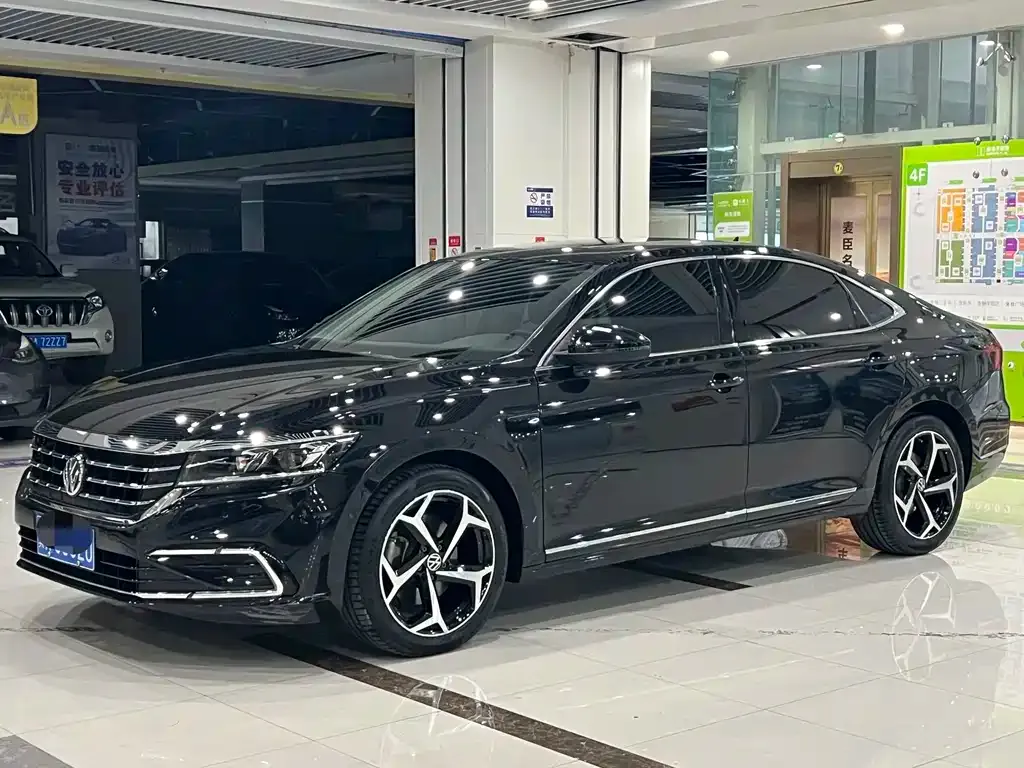 Volkswagen Passat — фото 1