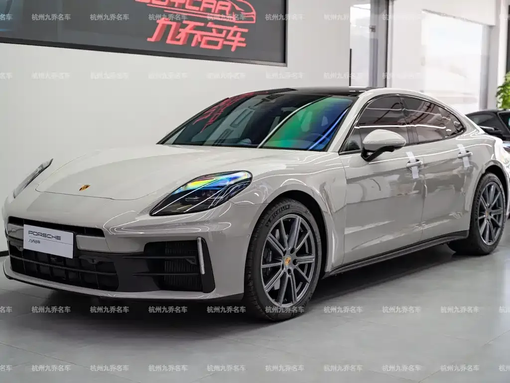 Porsche Panamera — фото 1