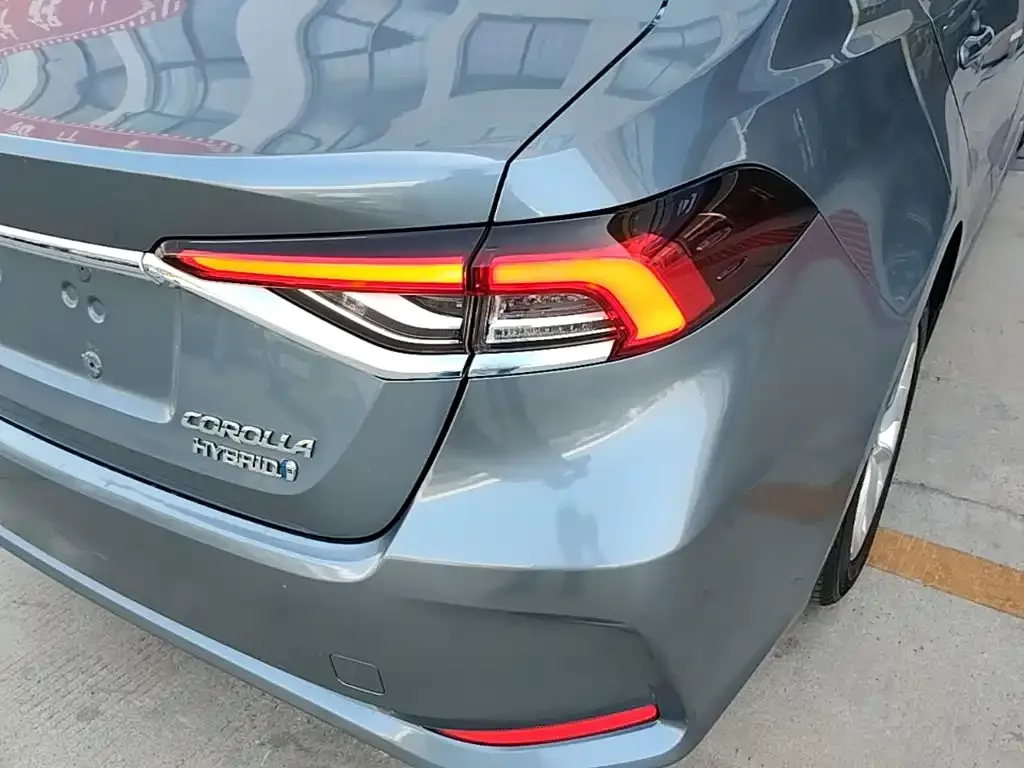 Toyota Corolla — фото 7