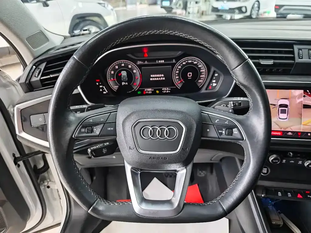 Audi Q3 — фото 10