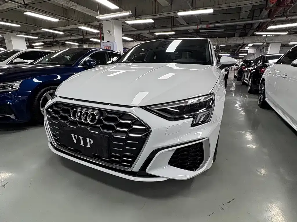 Audi A3 — фото 1