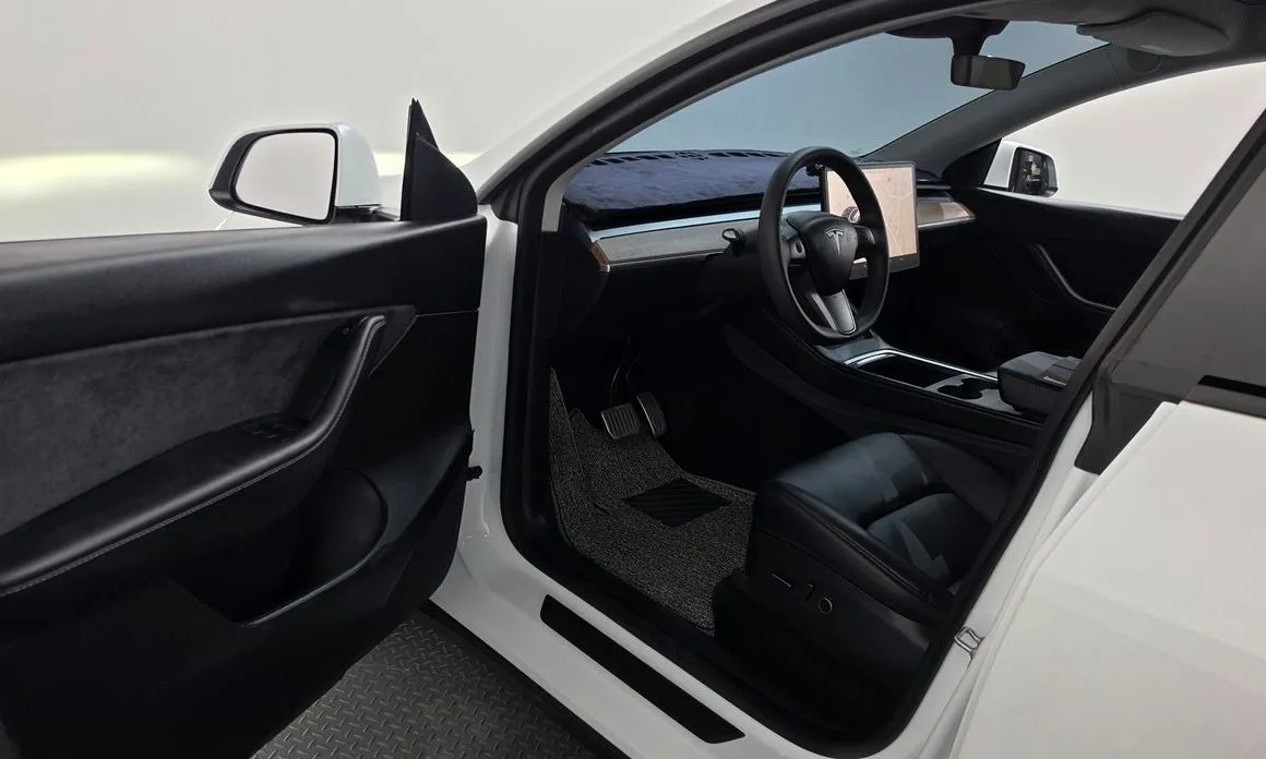 Tesla Model Y — фото 8