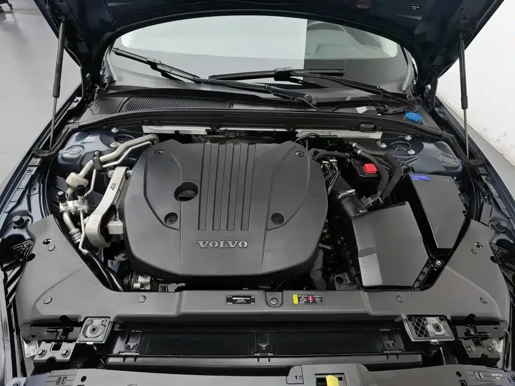 Volvo S60 — фото 10