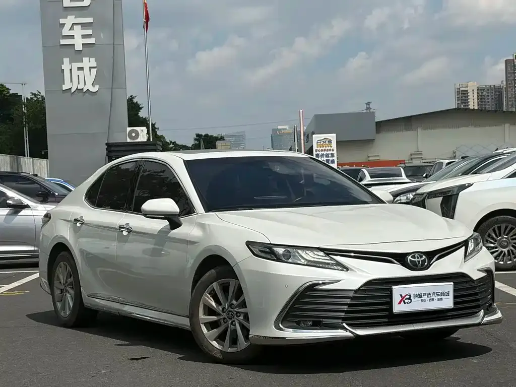 Toyota Camry — фото 5
