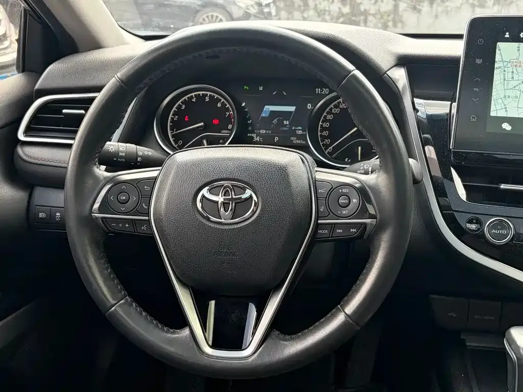 Toyota Camry — фото 3