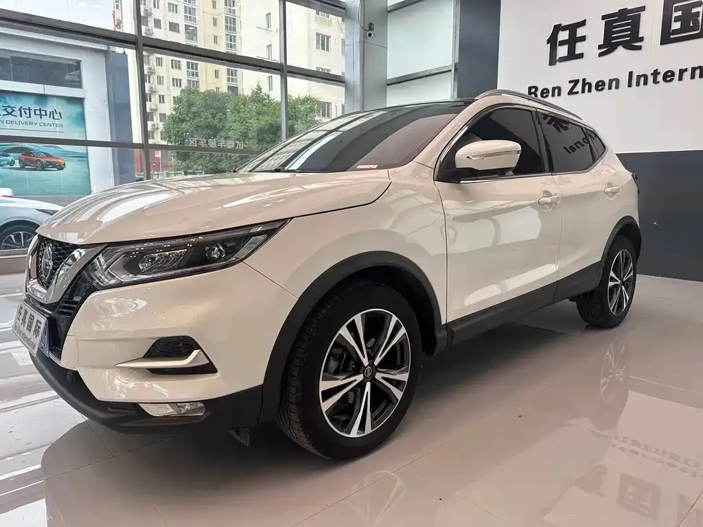 Nissan Qashqai — фото 1