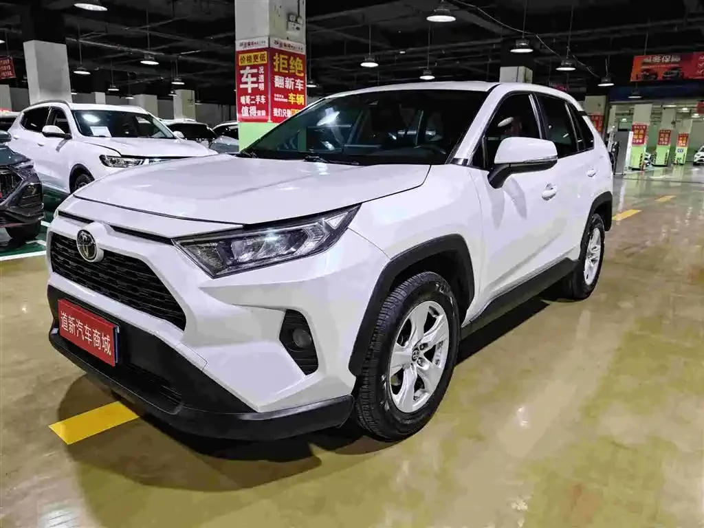 Toyota RAV4 — фото 1