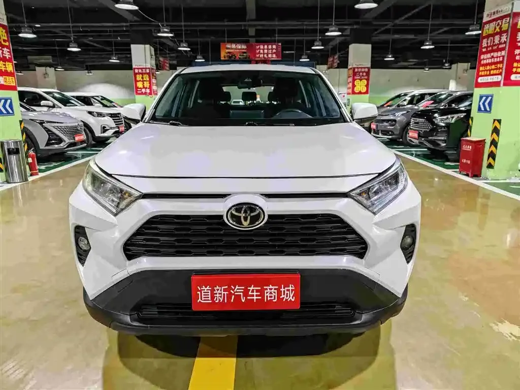 Toyota RAV4 — фото 8