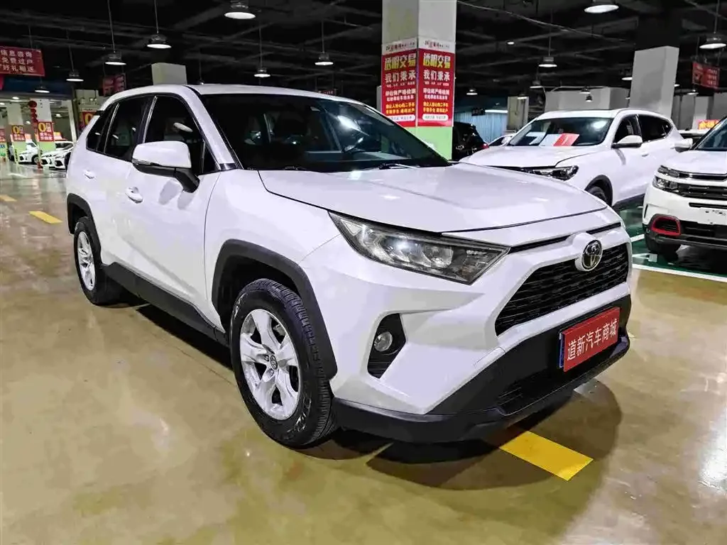 Toyota RAV4 — фото 7