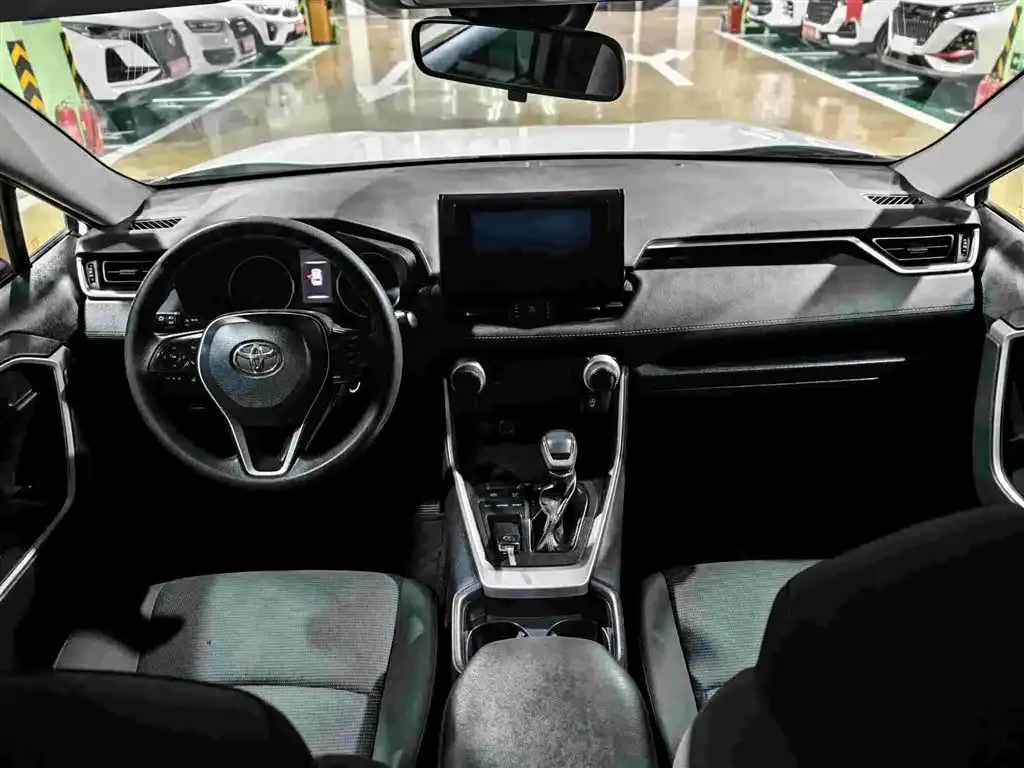 Toyota RAV4 — фото 6