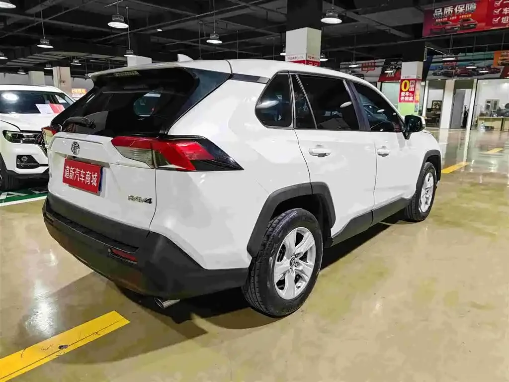 Toyota RAV4 — фото 10