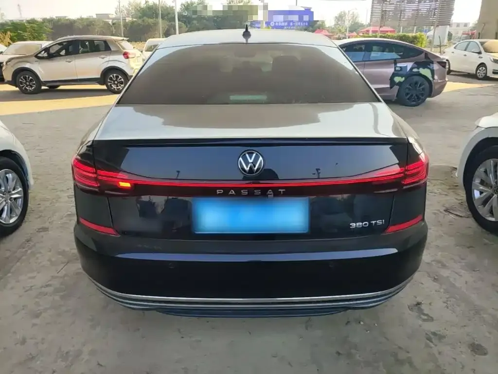 Volkswagen Passat — фото 10