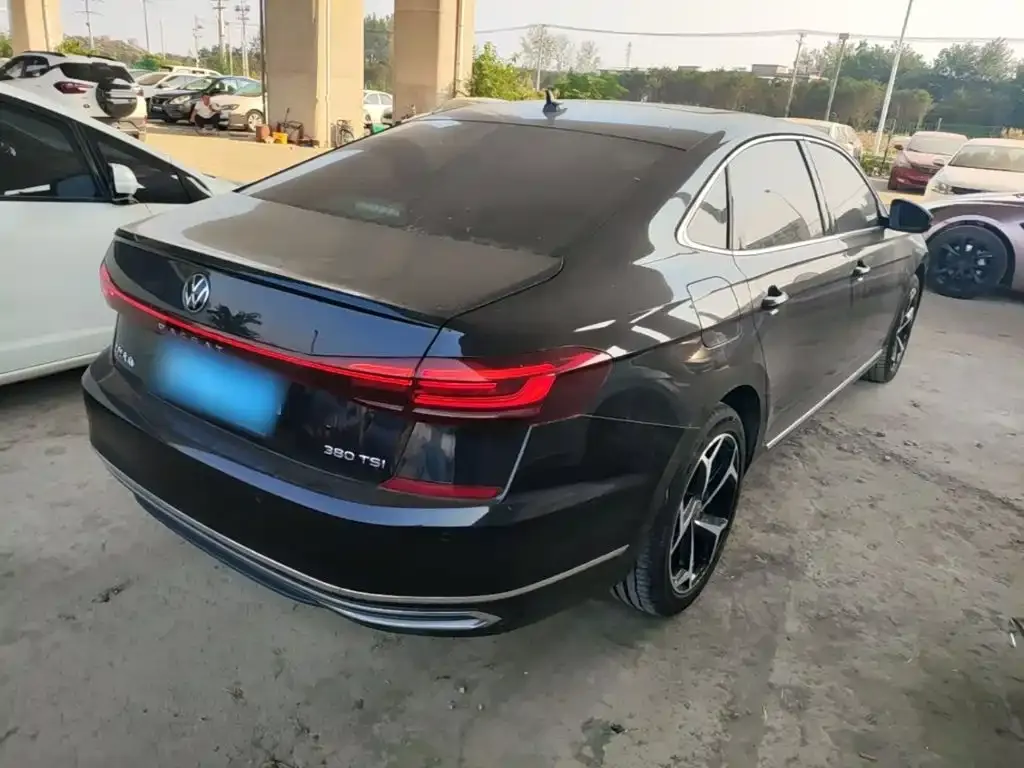 Volkswagen Passat — фото 8