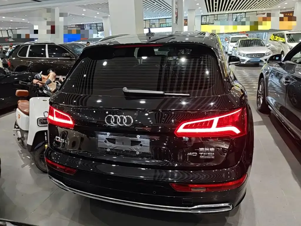Audi Q5L — фото 6