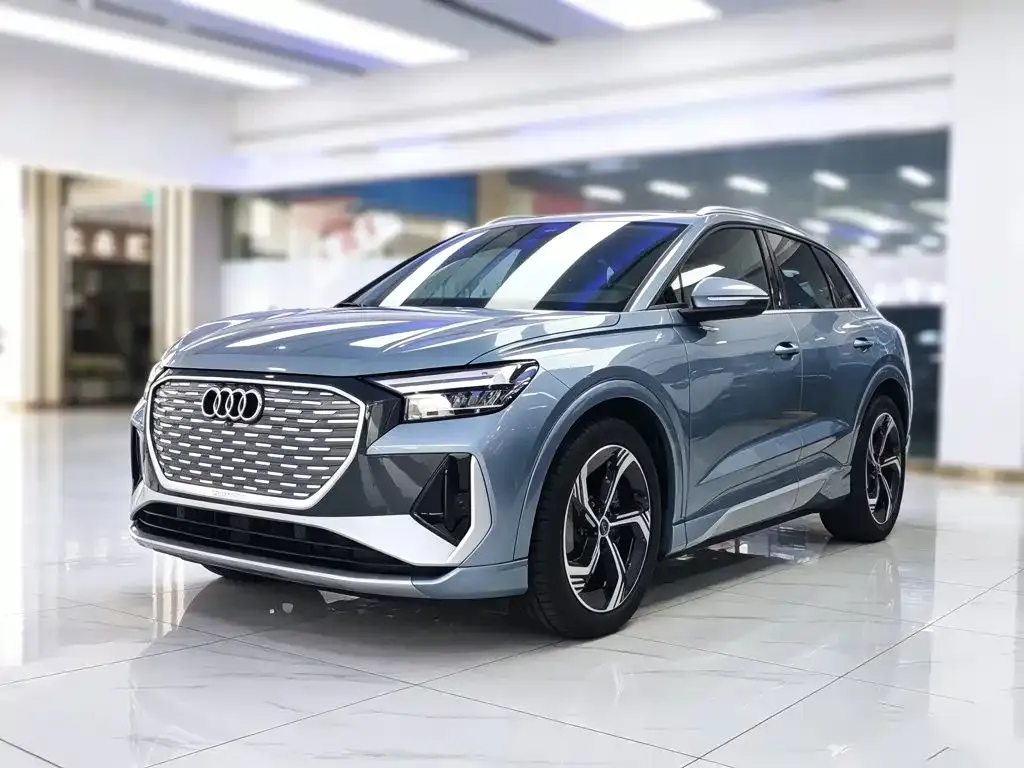 Audi Q4 e-tron — фото 1