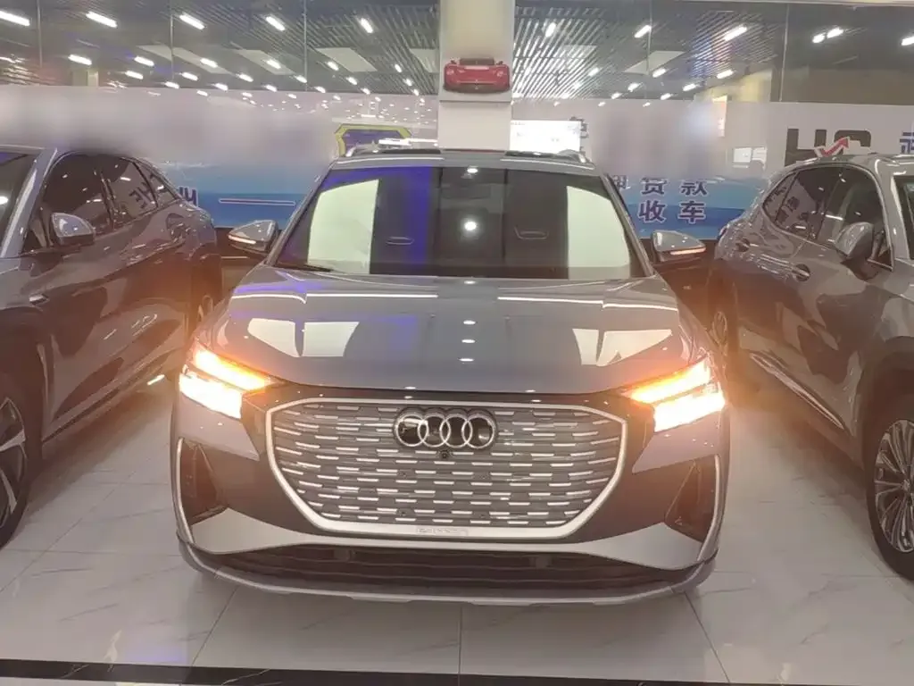 Audi Q4 e-tron — фото 4