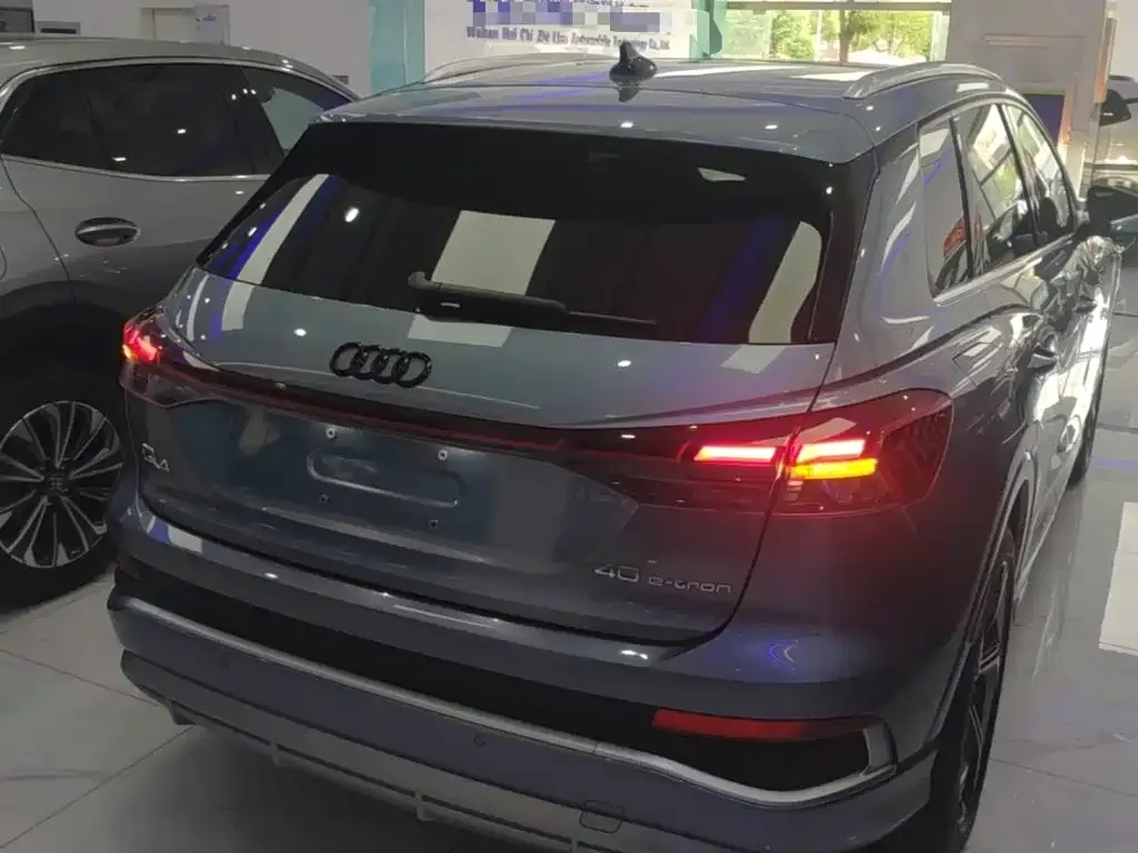 Audi Q4 e-tron — фото 3