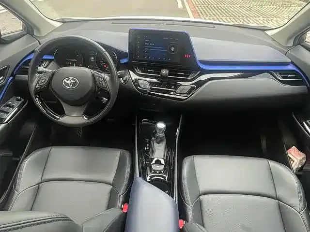 Toyota C-HR — фото 10