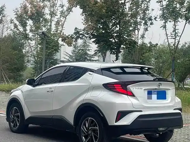 Toyota C-HR — фото 8