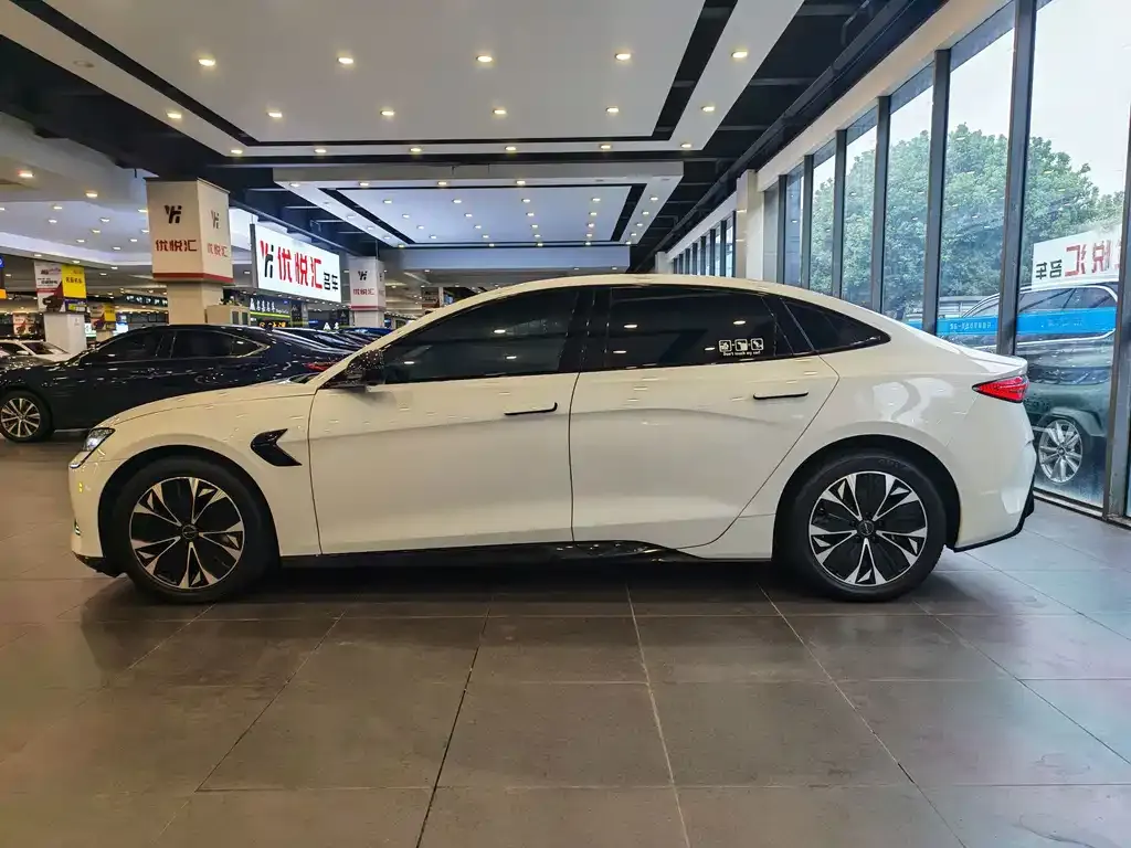BYD Seal — фото 6