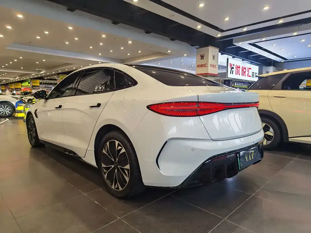 BYD Seal — фото 7