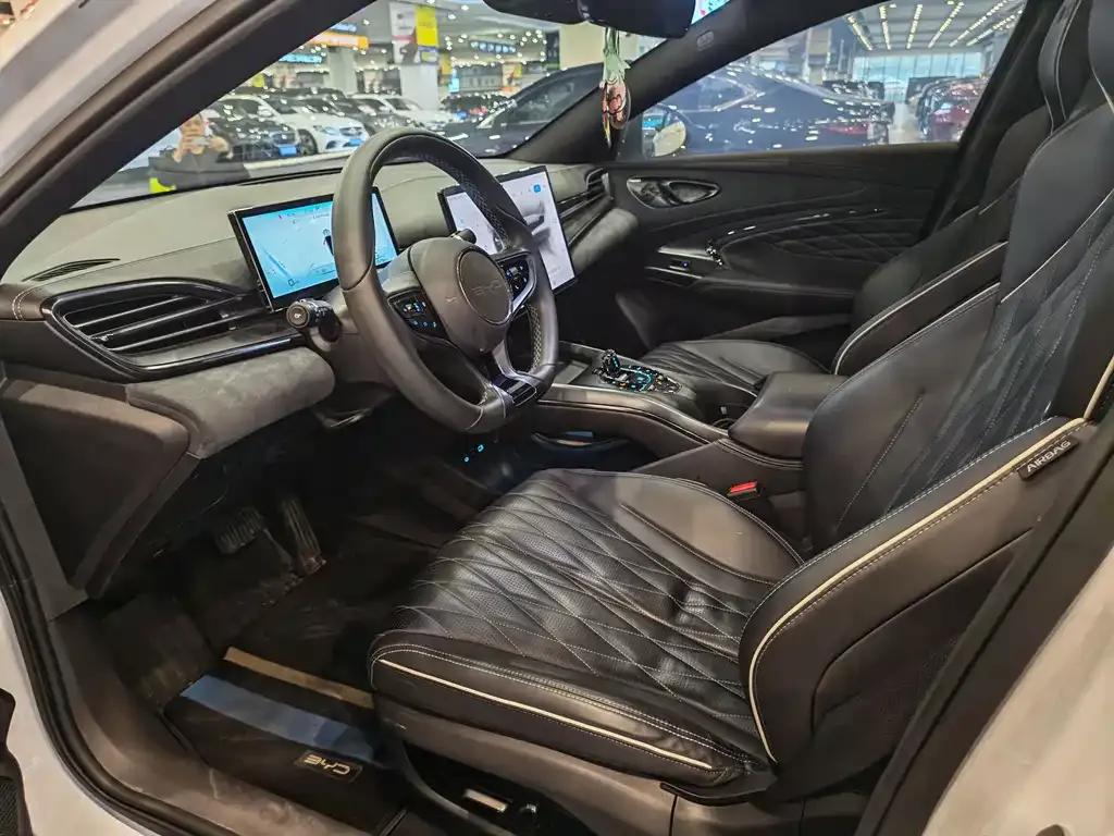 BYD Seal — фото 3