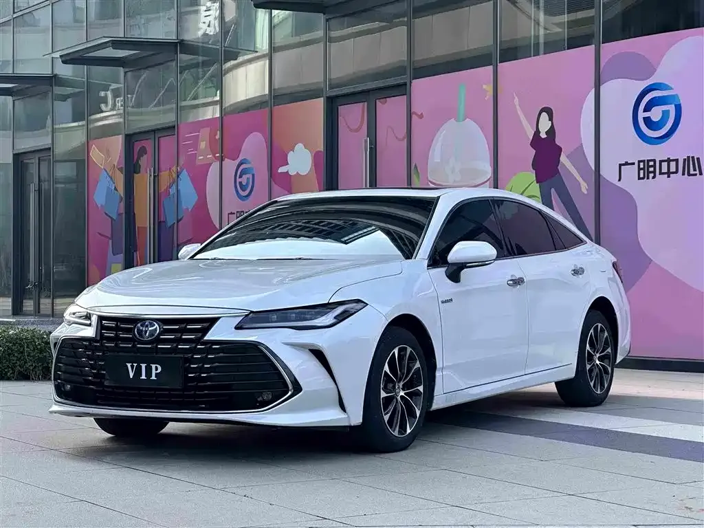 Toyota Avalon — фото 1