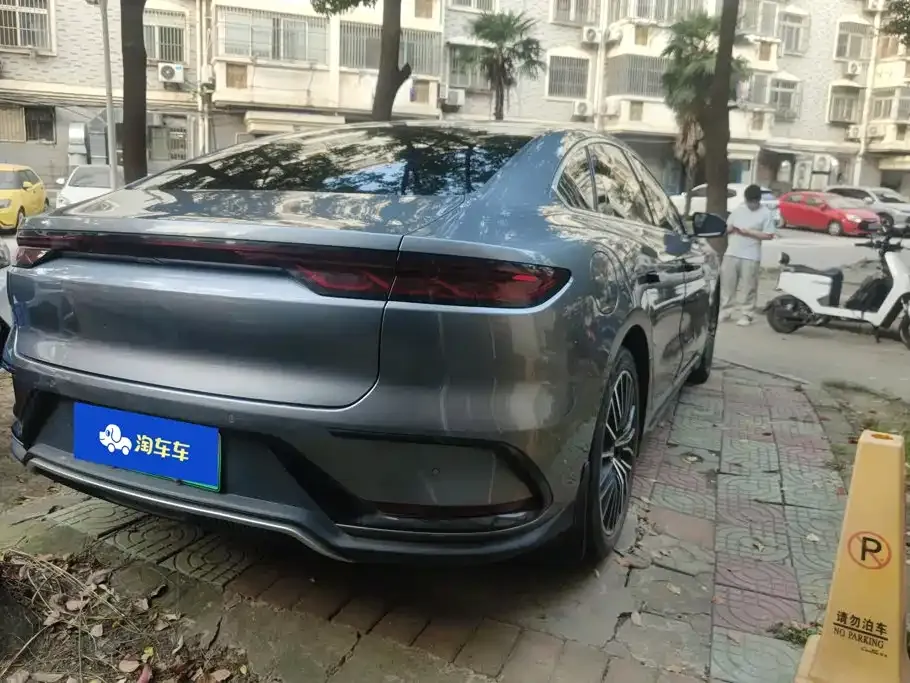 BYD Han — фото 10