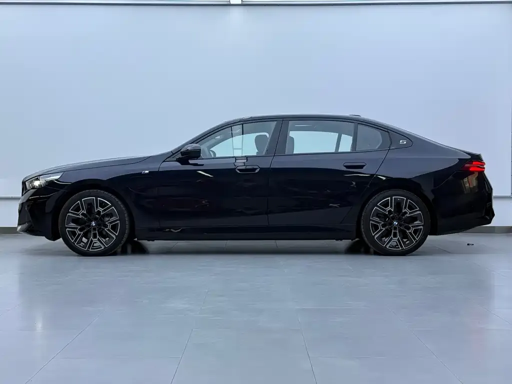 BMW i5 — фото 4